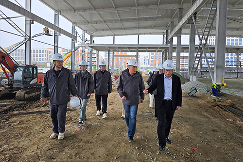 精工科技董事长孙国君察看精工武汉复材智能制造基地建设
