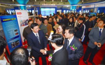 JJL240型多晶硅铸碇炉亮相2007中国浙江网上技术市场活动周暨杭州高新技术展示交易会
