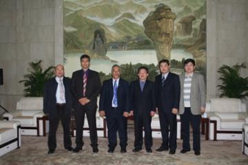 萨摩亚代表团参观考察精工科技