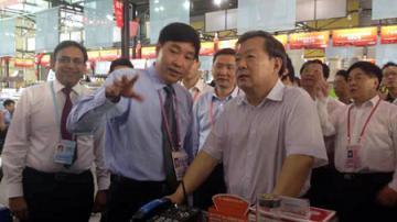 夏宝龙省长参观广交会精功科技展馆