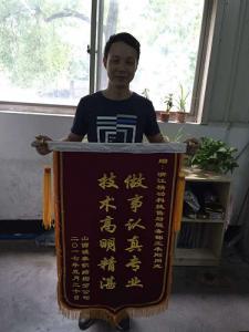 Service with heart, touch customers<br>&mdash;&mdash;Unveil the true story behind the banner