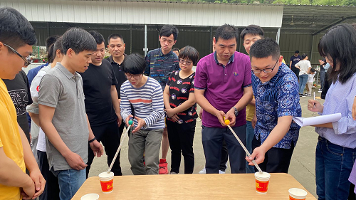 1589267334761352.jpg 12团建游戏:乒乓过桥.jpg