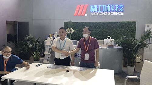 1623809331941286.jpg 3、客户洽谈.jpg