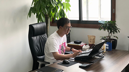 1657786126898857.jpg 机器人.jpg